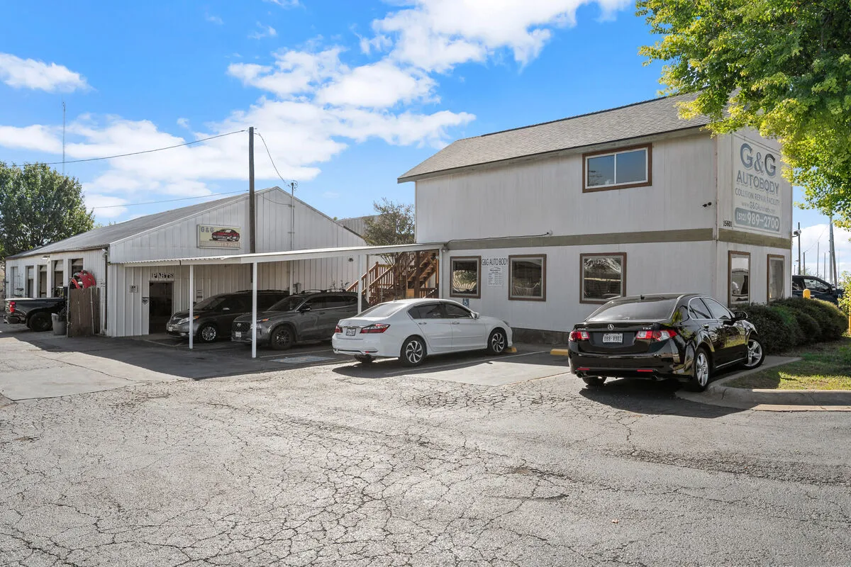 G&G AutoBody shop interior - state of the art equipment